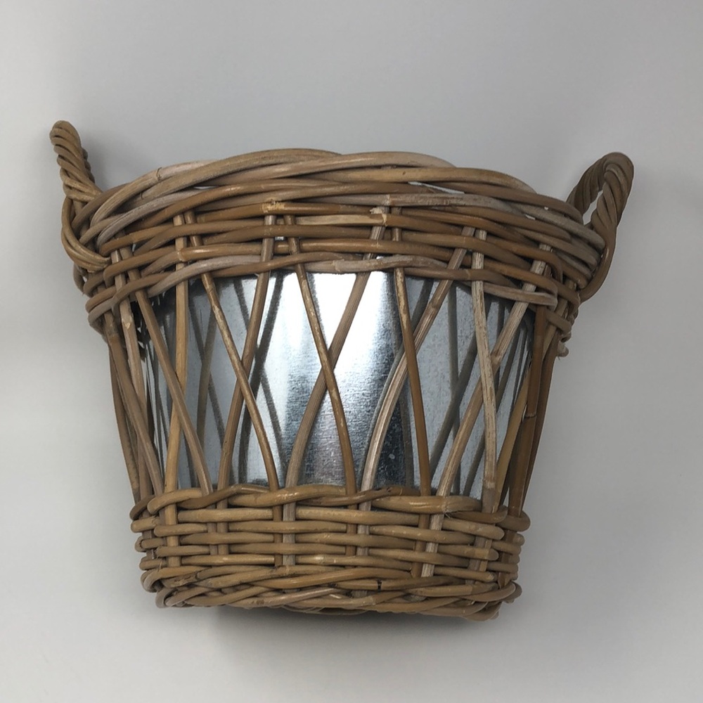 NWOT Rattan Basket with Tin Bucket(9x12)